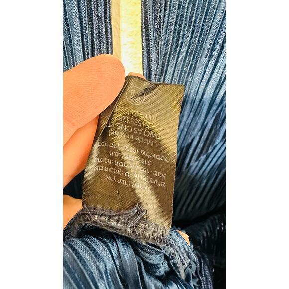 SABINA MUSAYEV Blue Metallic V-Neck Back Button Long Sleeve Ifat Top sz Large - Picture 16 of 16